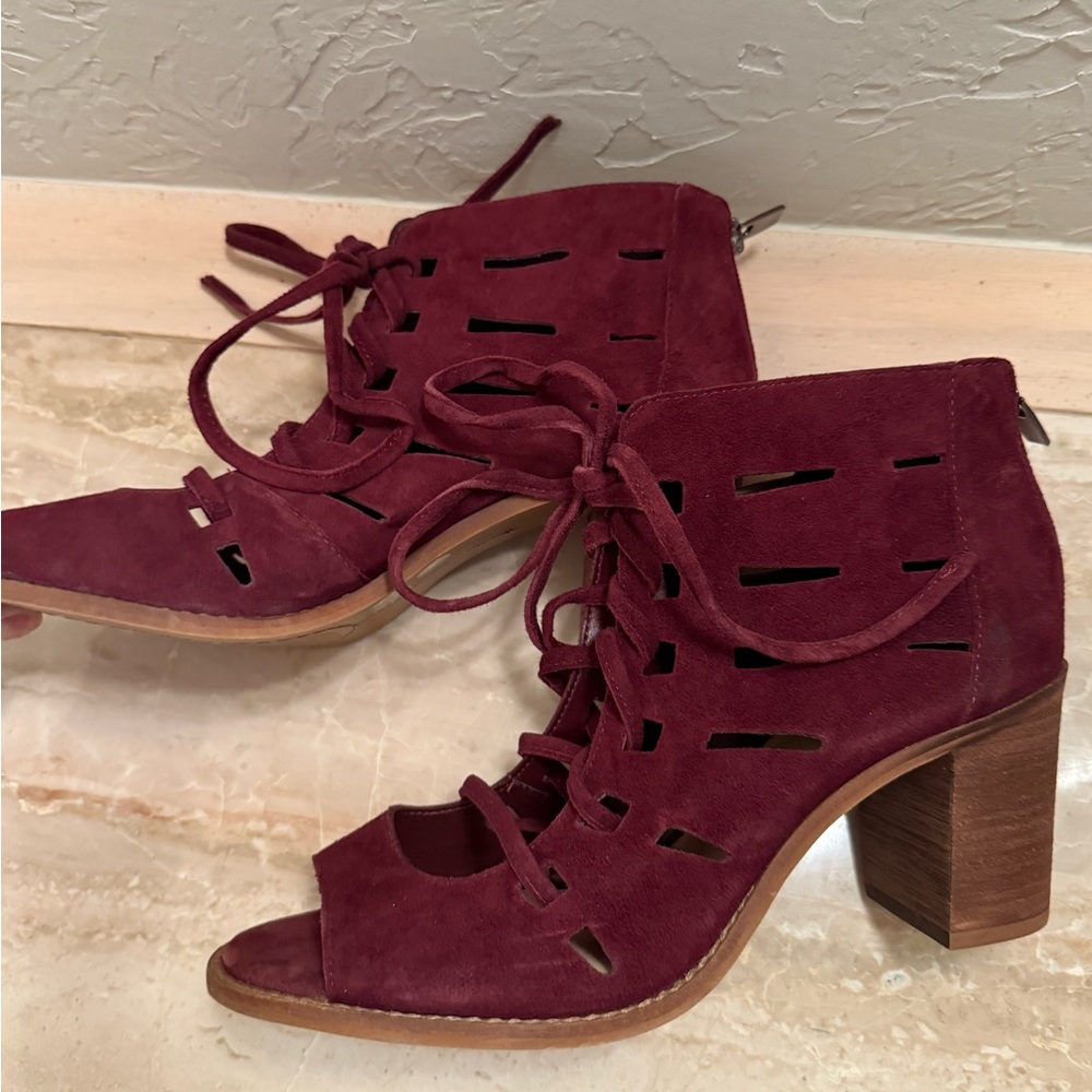 Vince camuto Women's Burgundy Lace-Up Heeled bootie cut out Sandals